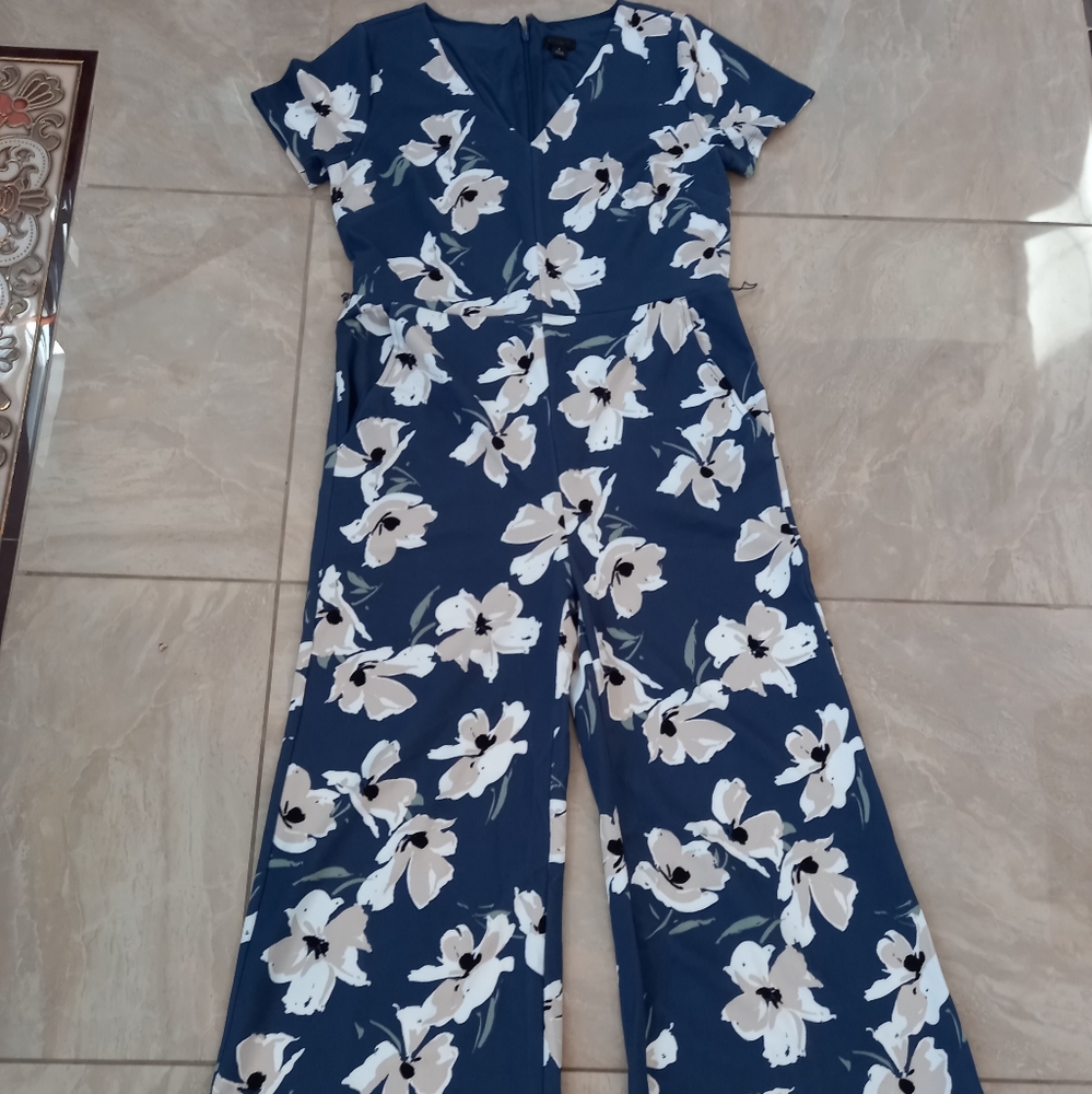 Ann Taylor floral jumpsuit size medium